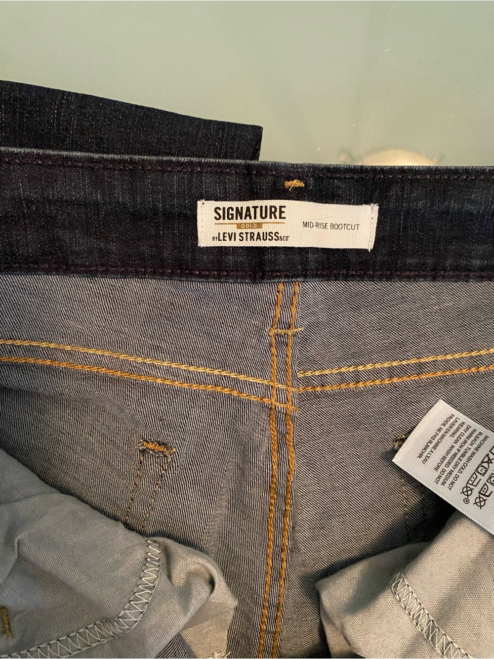 Levi’s mid rise Woman’s Dark Blue Bootcut Jeans size 12 L - Picture 2 of 6